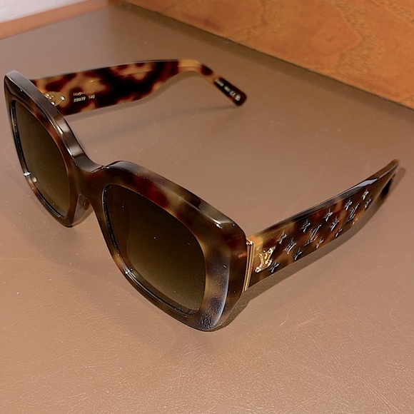 LV EMPREINTE SQUARE SUNGLASSES/AUTHENTIC!! - Picture 1 of 2